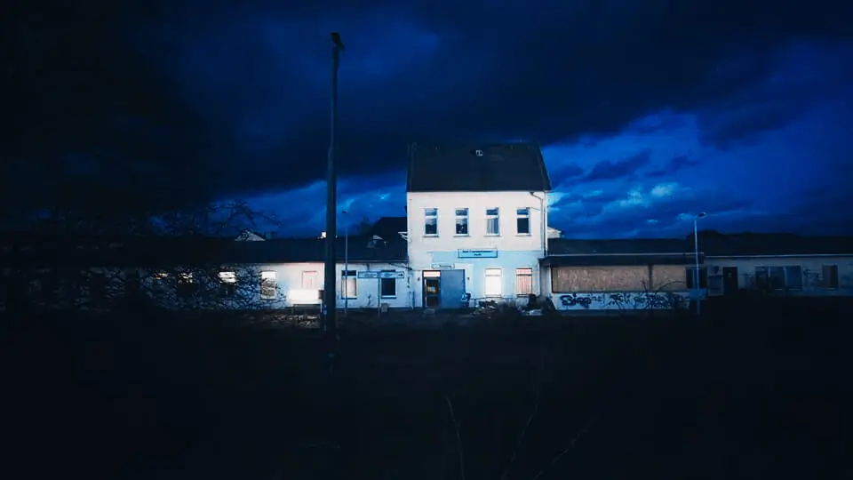 Techno Club Kyffhäuser White Pig bei Nacht